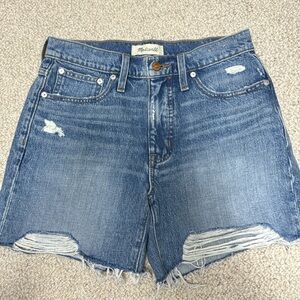 Madewell relaxed mid-length denim shorts size 25